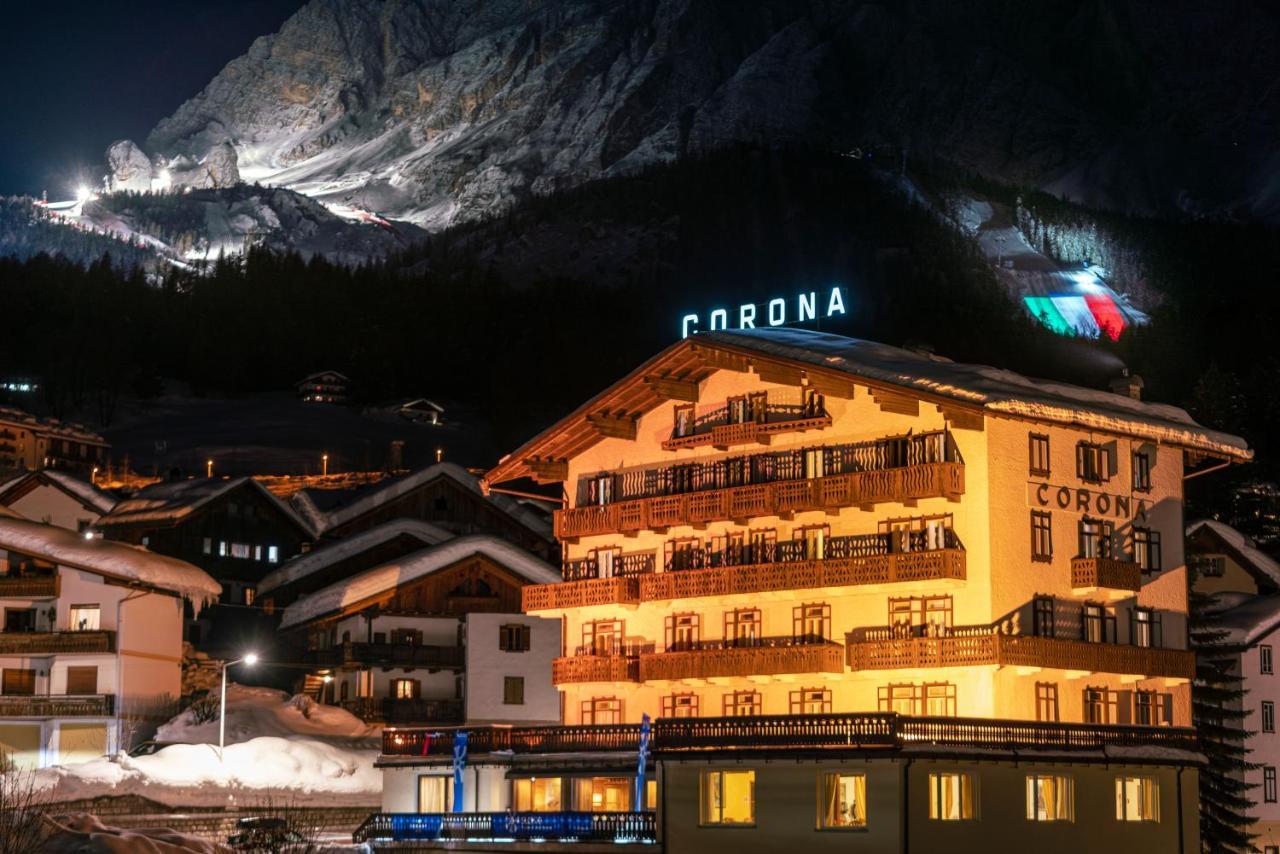 Hotel Corona กอร์ตินาดัมเปซโซ ภายนอก รูปภาพ