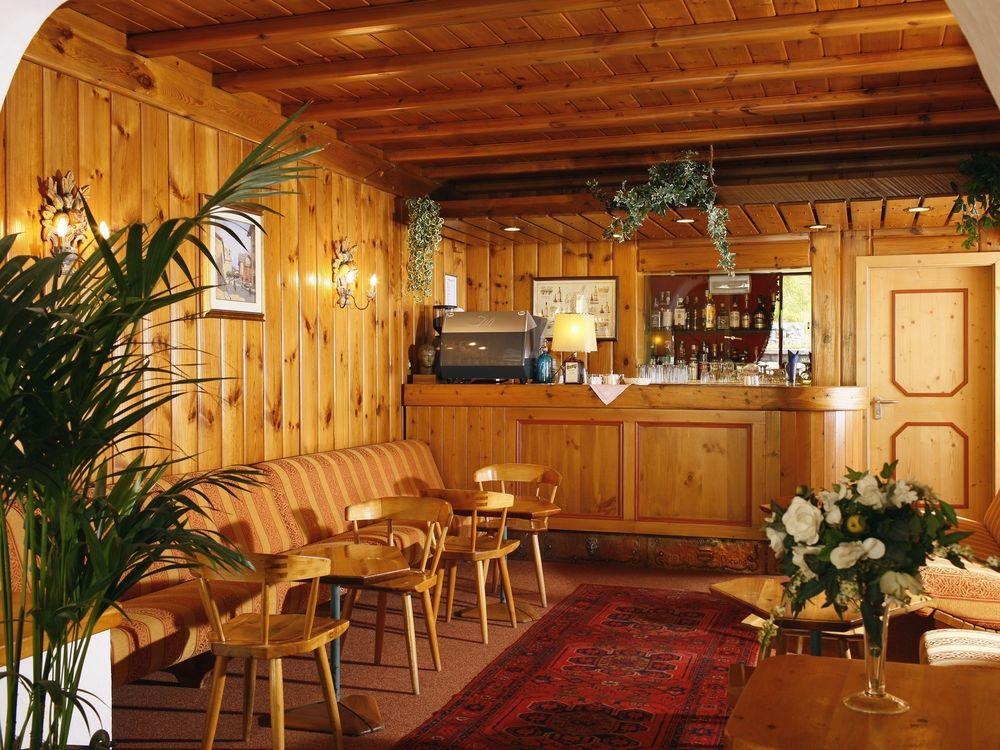 Hotel Corona กอร์ตินาดัมเปซโซ ภายนอก รูปภาพ